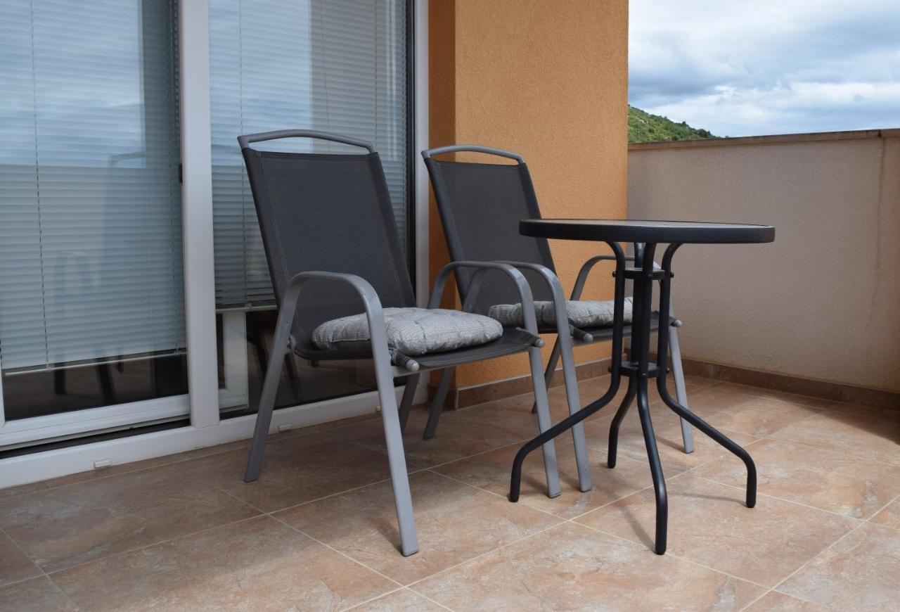 Studio Apartment With Balcony Trogir Kültér fotó