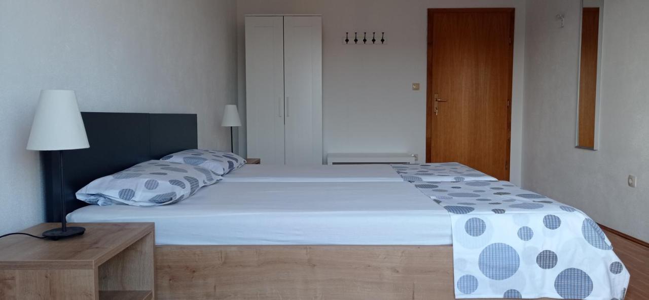 Studio Apartment With Balcony Trogir Kültér fotó